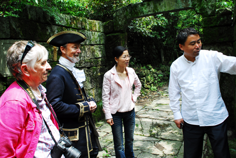 “哥德堡號”船長再訪霧里青故里