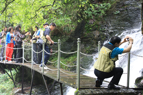“百家報(bào)社聚焦池州” 新聞攝影采訪團(tuán)走進(jìn)天方