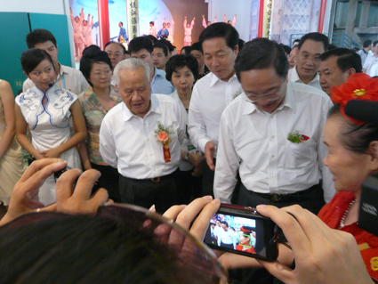 霧里青、祁眉領(lǐng)銜秀世博