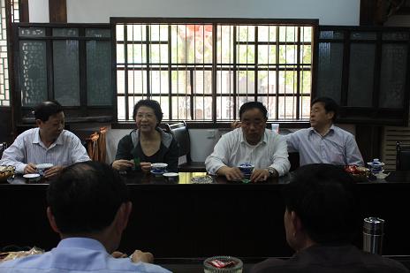 池州市政府機關(guān)退休干部考察團考察安徽天方集團農(nóng)業(yè)產(chǎn)業(yè)化建設(shè)