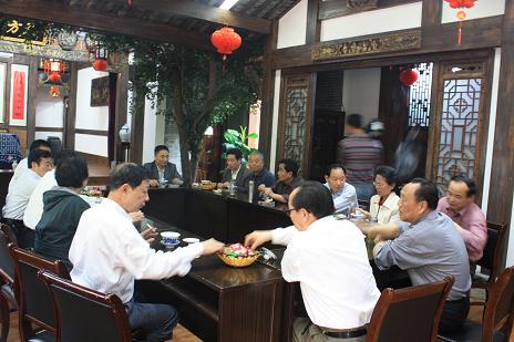 池州市政府機關(guān)退休干部考察團考察安徽天方集團農(nóng)業(yè)產(chǎn)業(yè)化建設(shè)