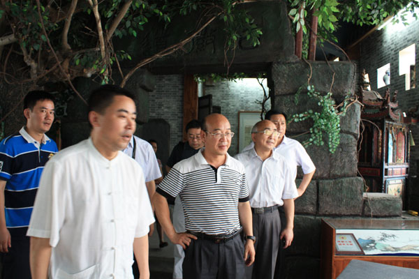 追本溯源  從專賣店到基地安慶市領(lǐng)導(dǎo)“訪道”天方茶業(yè)