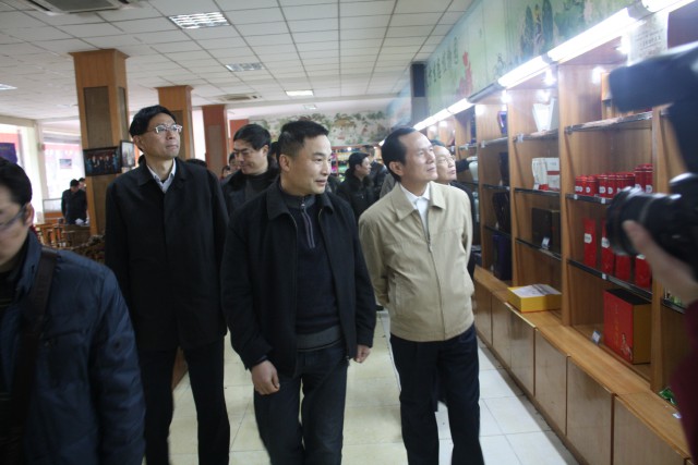 池州市委書記陳強一行視察安徽天方茶業(yè)集團