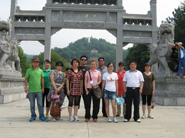 天方黨支部組織了全體黨員去國(guó)家5A景區(qū)天柱山參觀