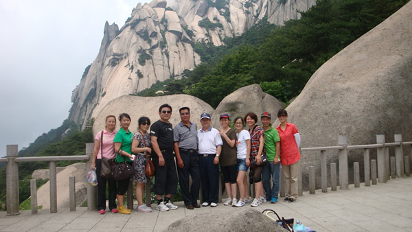 天方黨支部組織了全體黨員去國(guó)家5A景區(qū)天柱山參觀