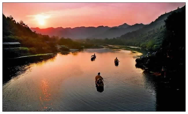 銅獎(jiǎng)  蔣世珍《秋浦河夕照 》