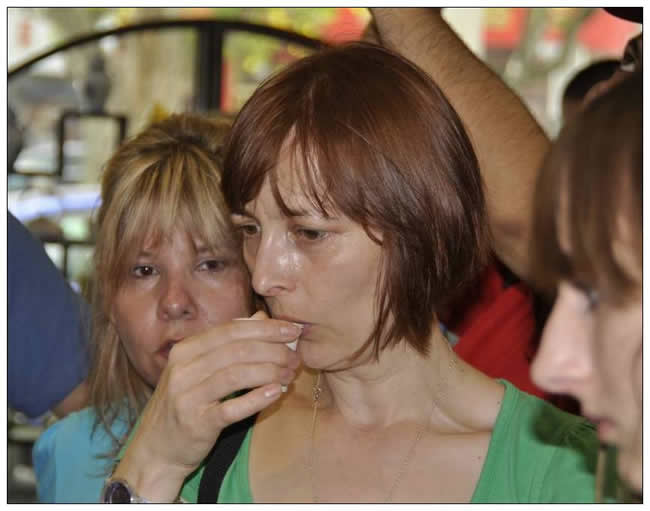 優(yōu)秀獎(jiǎng)  王云放《波蘭游客在天方組照—茶藝表演 》組照