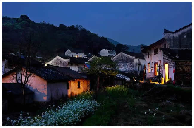 優(yōu)秀獎(jiǎng)  鄭武《靜謐山村》