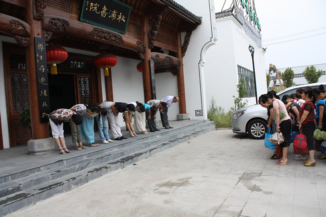 義工迎接學(xué)員