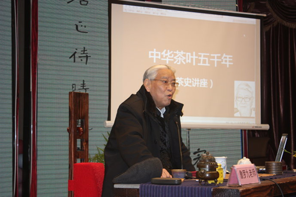 詹羅九教授作了近3個小時的演講