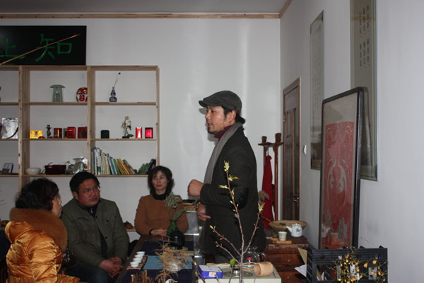 秋浦書院茶藝師阿昌老師和與會者分享了茶藝經(jīng)驗