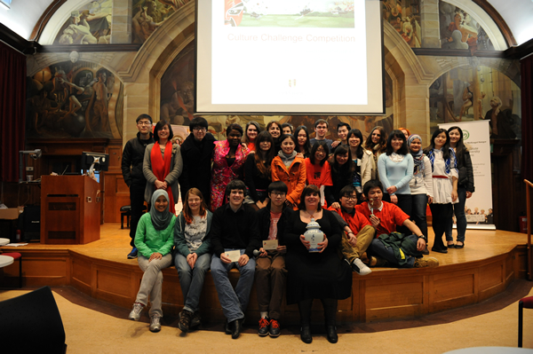 安徽天方集團(tuán)向英國(guó)班戈大學(xué)孔子學(xué)院捐贈(zèng)世界名茶