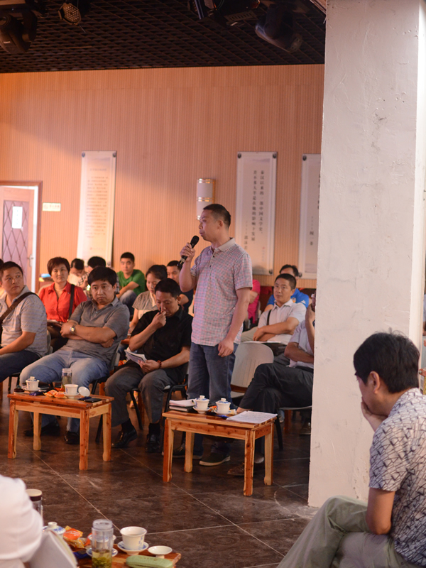 天津的大區(qū)經(jīng)理吳葉軍給大家介紹天津的市場情況