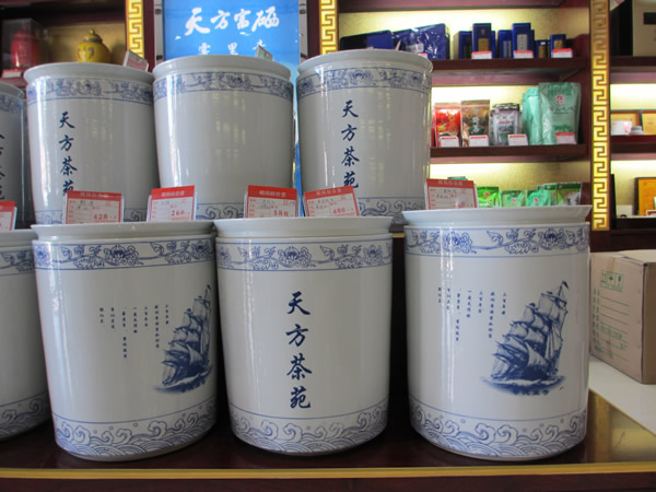 高經(jīng)理設(shè)計的天方茶苑瓷罐