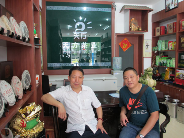 淮北天方茶苑崔世炳與天方營銷總監(jiān)黃德寬