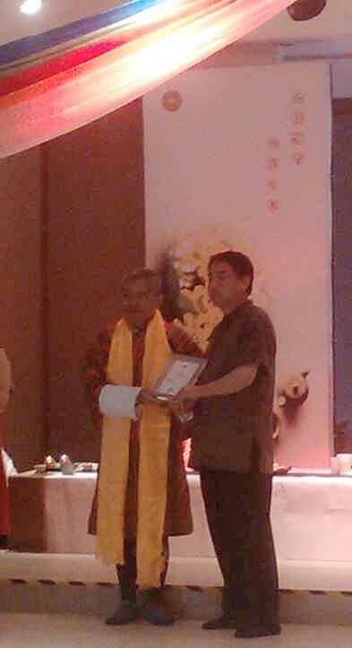 鄭孝和被不丹前首相授予“幸福企業(yè)家”稱號(hào)